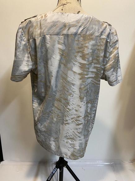 Chico's Women’s 2 Pocket Epaulet Button Down Short Sleeve Shirt Size 2 Large - Picture 3 of 8